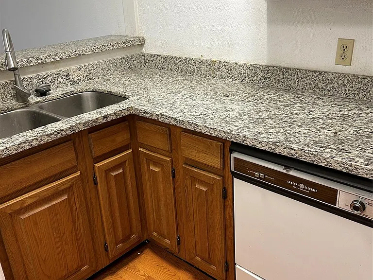 2213 S Braeswood Blvd #13F — Photo 7