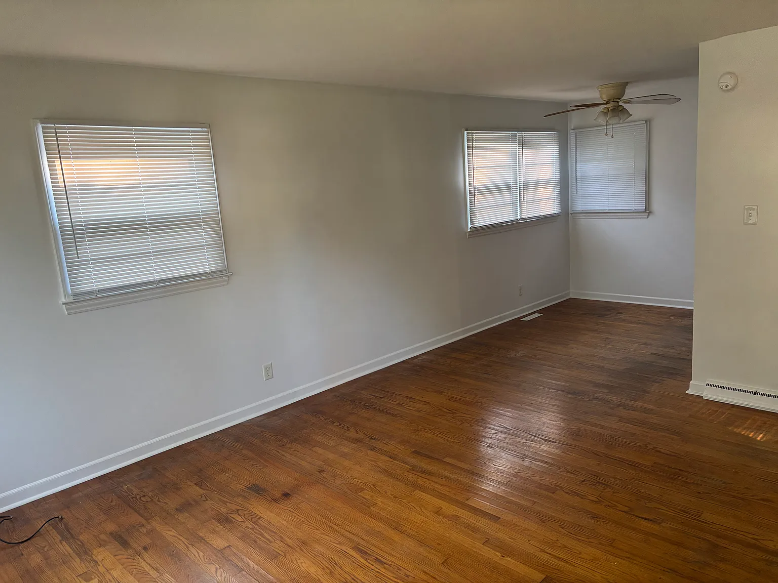 3 bed, 996 sqft, $2,000 — Photo 2