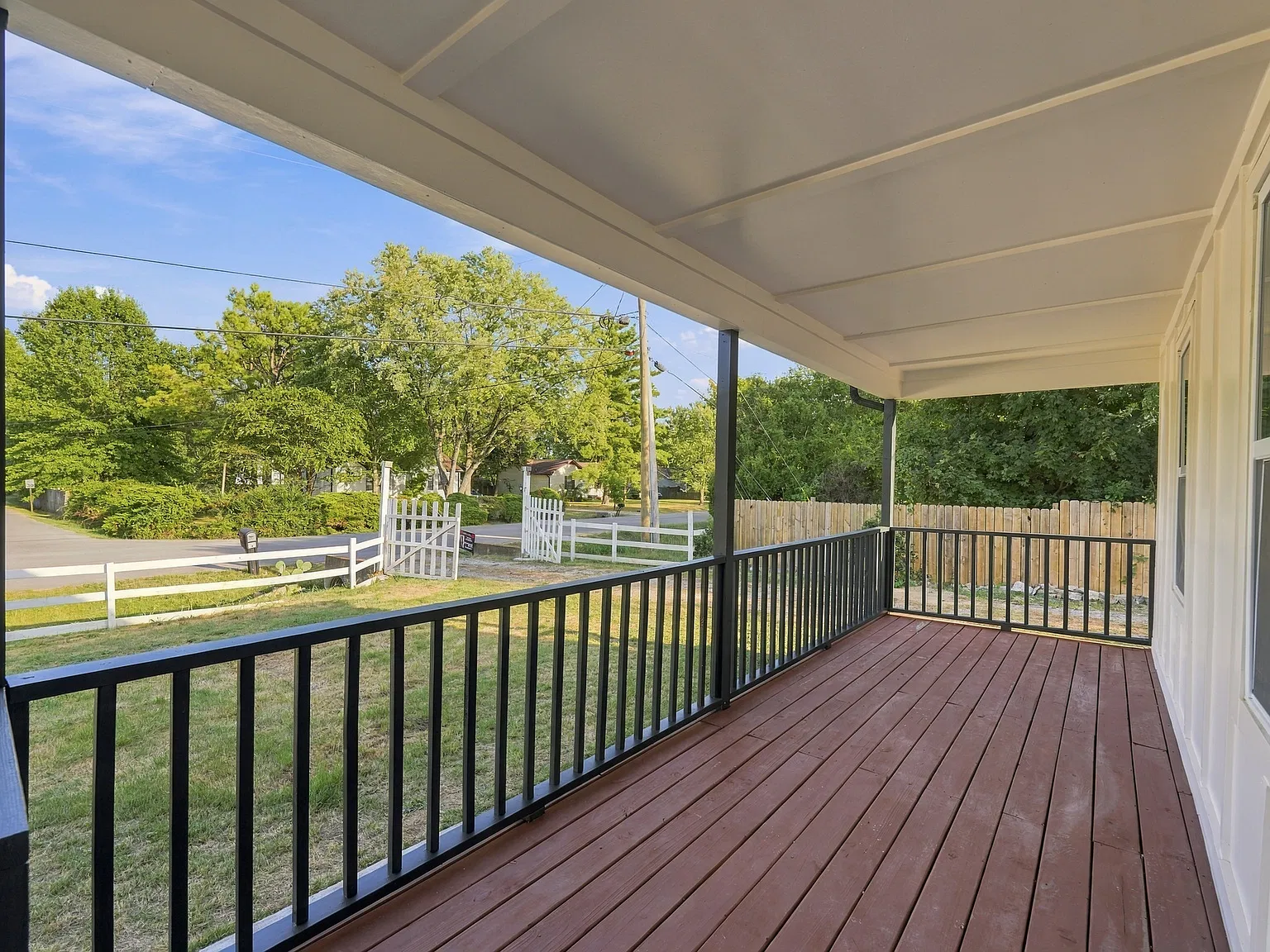 3 bed, 1118 sqft, $2,000 — Photo 3