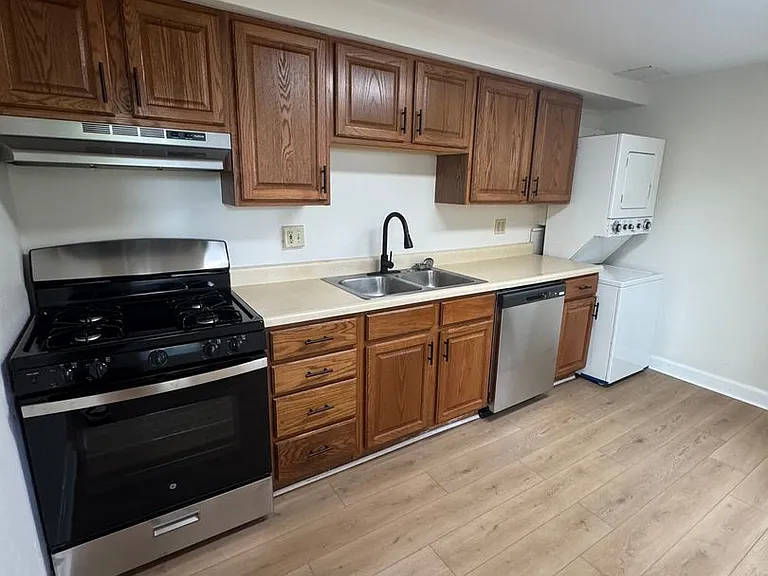 1504 Parkade Blvd — Photo 2
