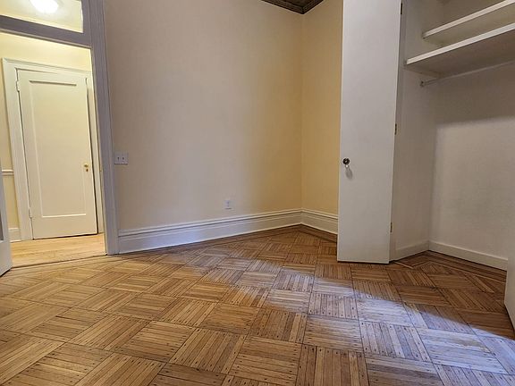 4th image of 128 E 35th St APT 3R