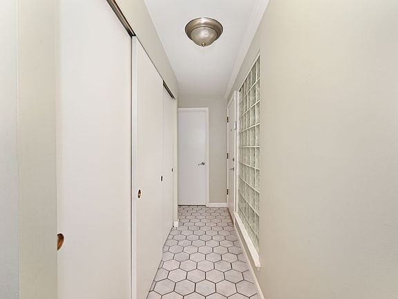 3rd image of 5008 Puget Blvd SW