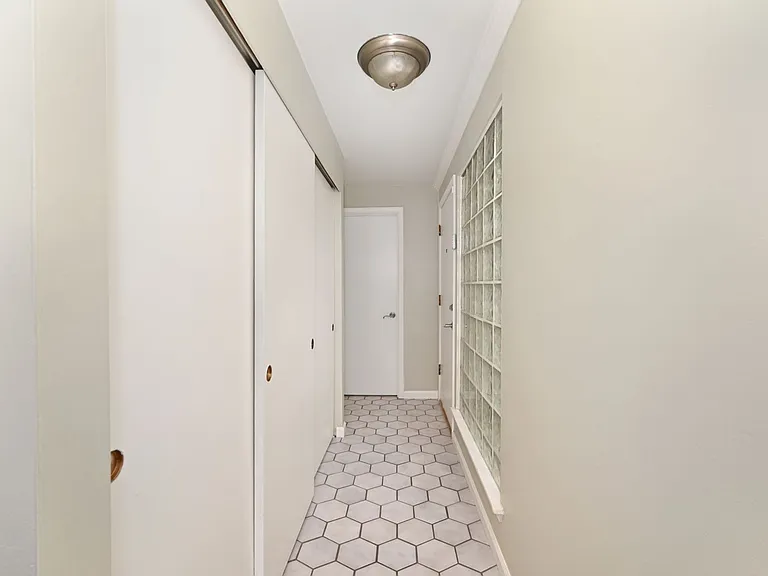 5008 Puget Blvd SW — Photo 3