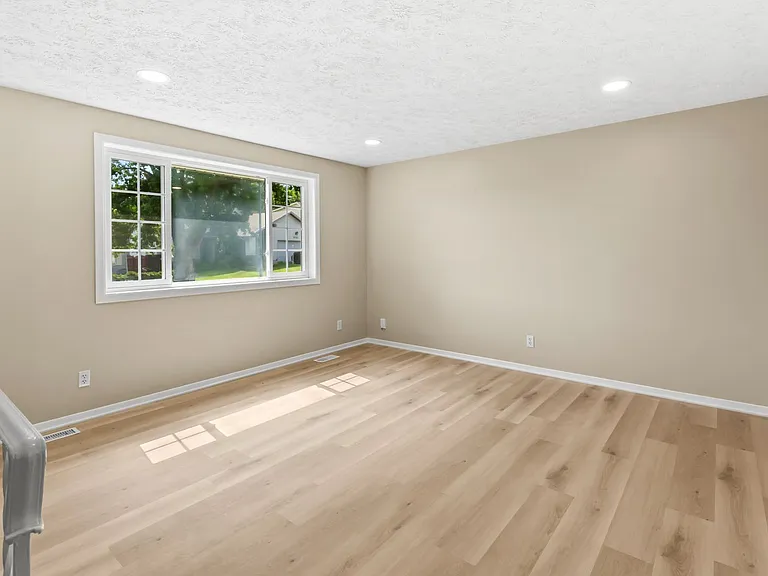 5732 S 137th St — Photo 19