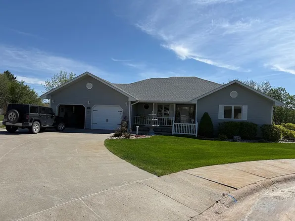 3 Brassie Dr, McCook, NE 69001
