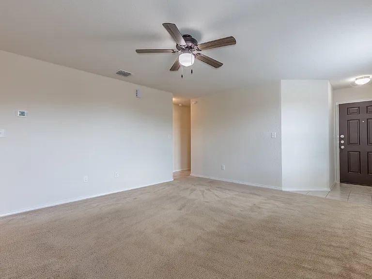 10203 Reyes Hts — Photo 6