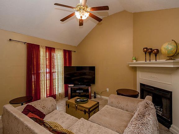3rd image of 3616 Pebble Creek Dr