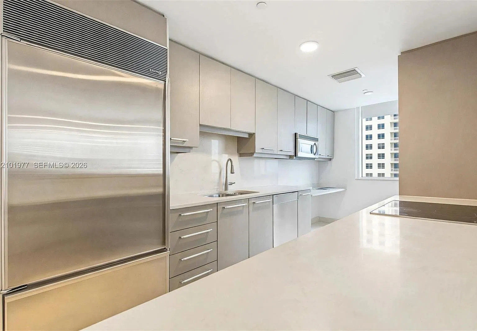 Carbonell Condo — Photo 4