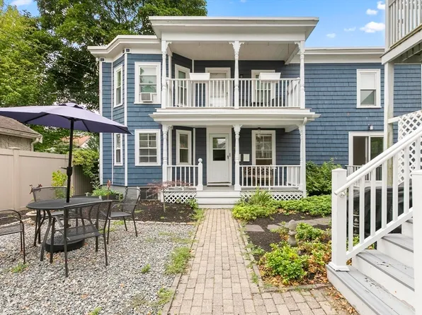 39 Sargent St #1, Cambridge, MA 02140