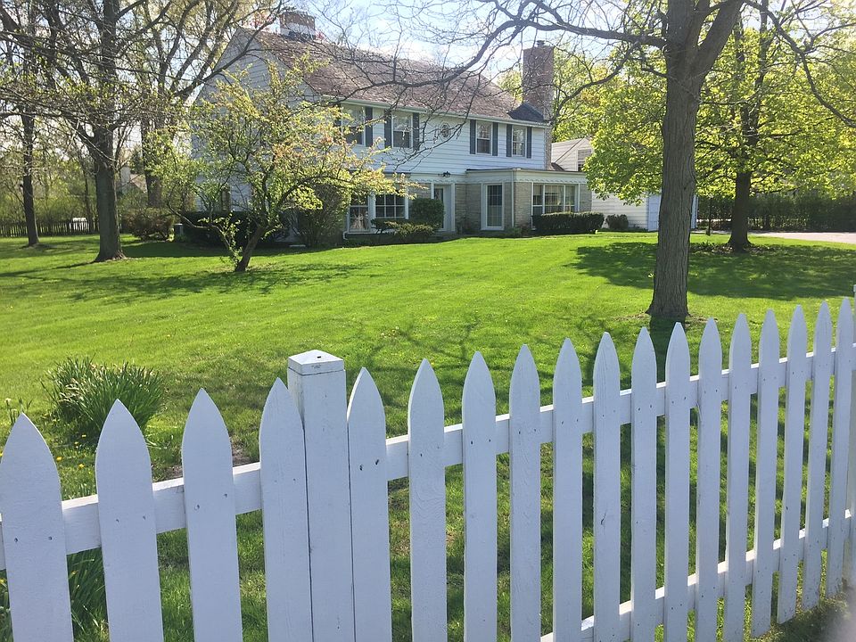 1st image of 2321 Clover Ln