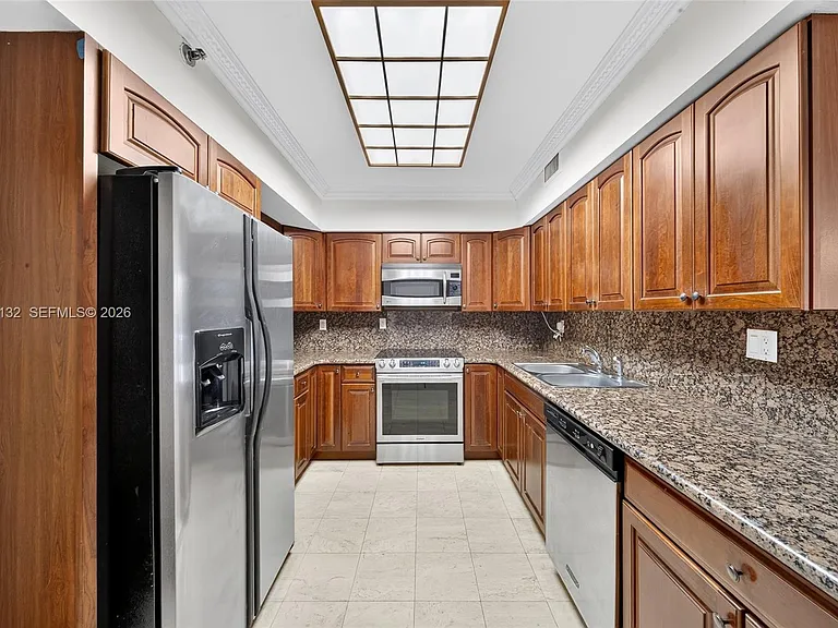 3600 Mystic Pointe Dr #310 — Photo 7