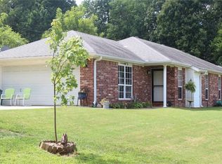 1823 S Hoot Owl Ln, Fayetteville, AR 72701