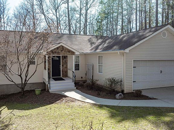 3rd image of 1521 White Oak Dr