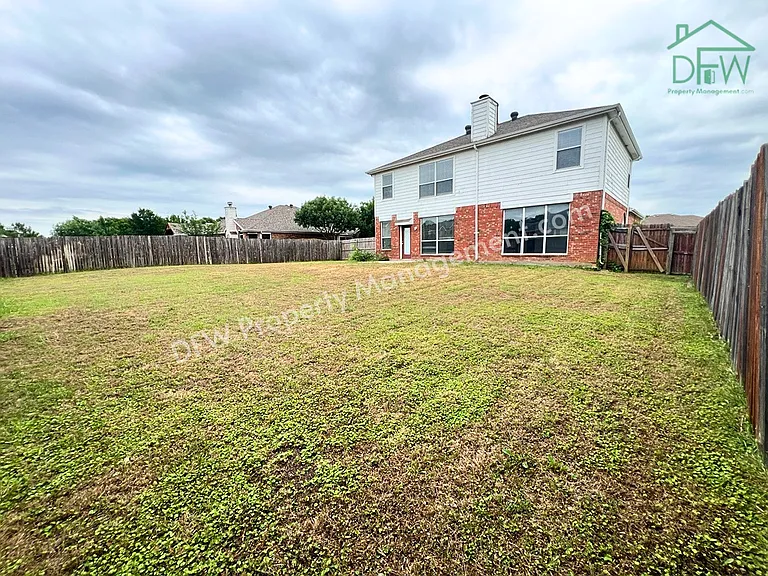 2805 Crater Lake Ln — Photo 21