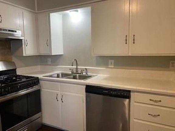 5th image of 2532 Charlotte St #A