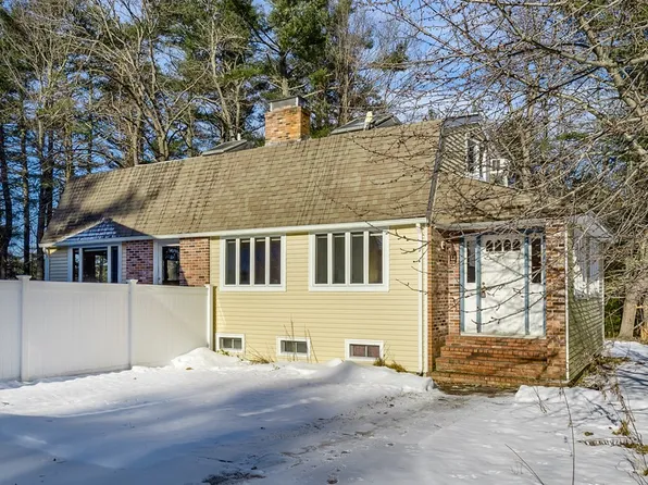 28 Abenaki St, Hubbardston, MA 01452