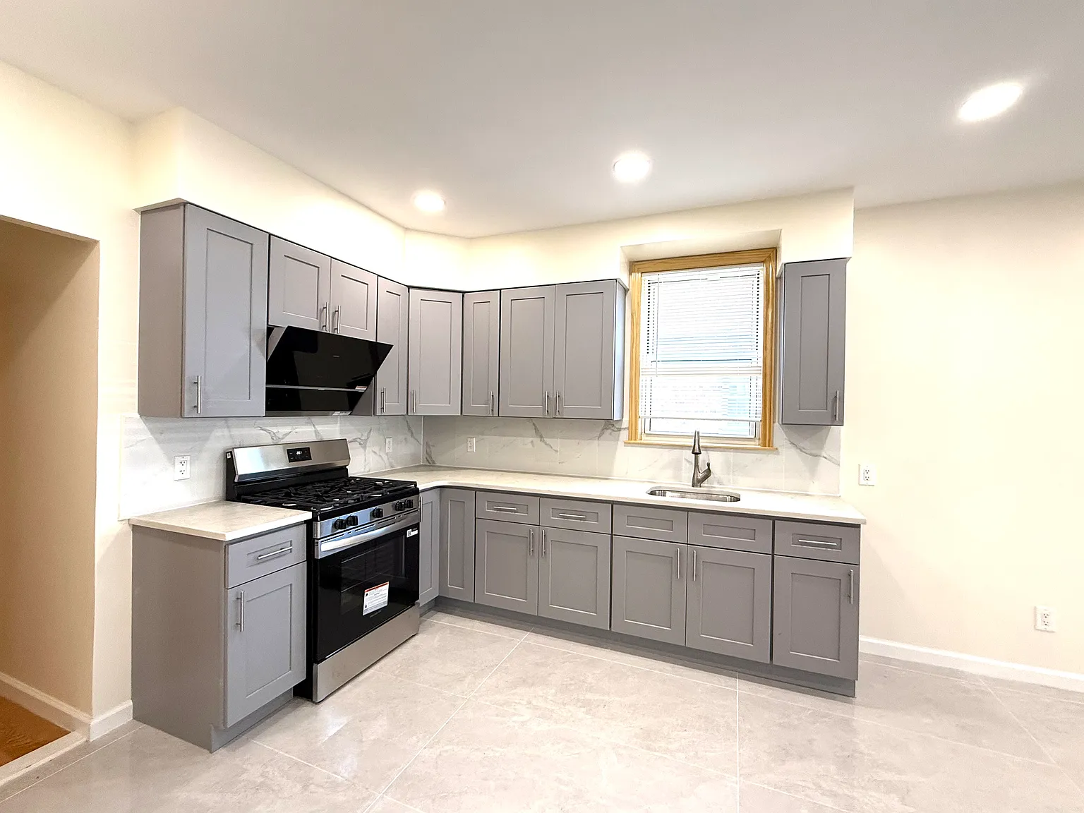 2 bed, $2,800 — Photo 4