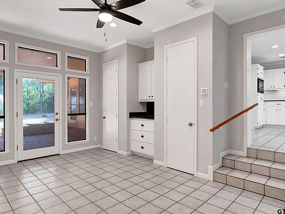 5th image of 437 Lakeview Dr
