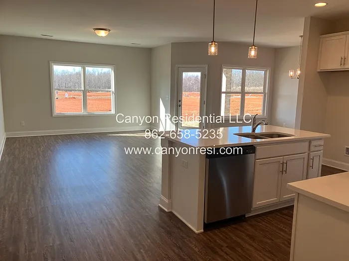 210 Pine Island Ave — Photo 3