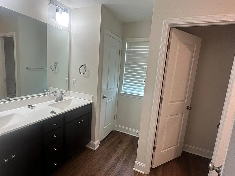 4006 Crimson Wood Ct — Photo 37