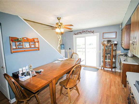 5th image of 985 E Barachel Ln
