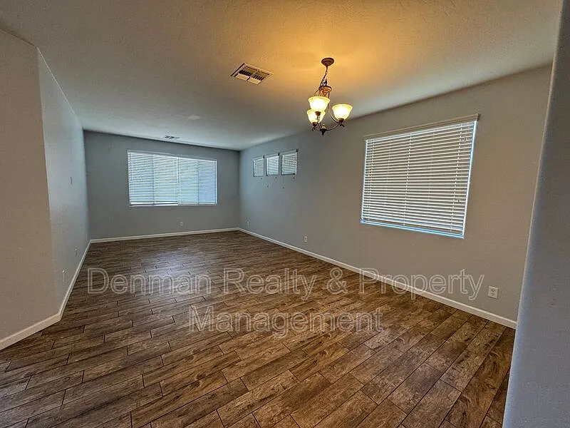 4 bed, 3.0 bath, 2822 sqft, $2,595 — Photo 3