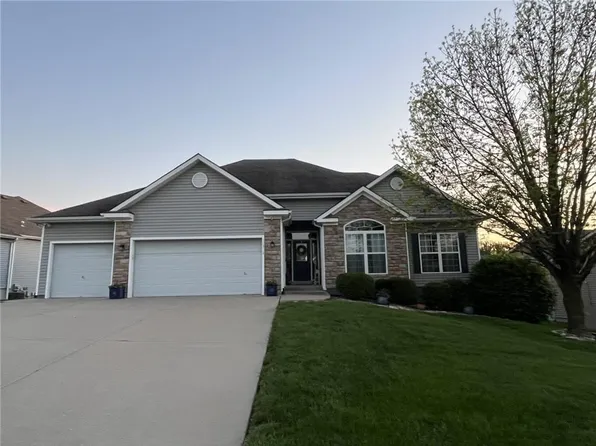 10312 N Hedges Ave, Kansas City, MO 64157