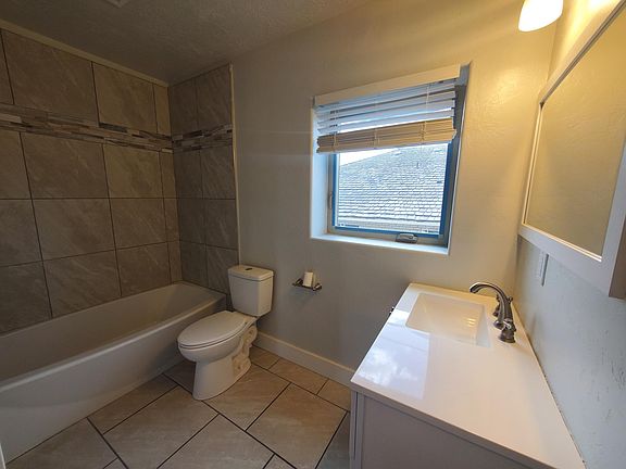 3rd image of 1418 E 17th St APT 2