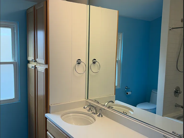 2nd Floor full bath