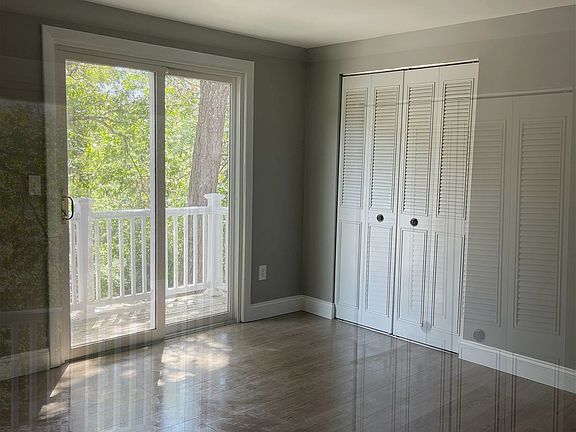 5th image of 32 Heritage Dr