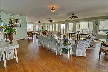 Solarium with 360 degree view a fantastic place to entertain.