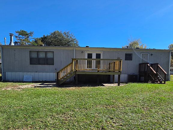 Fenced back yard (NO PETS)
New Deck