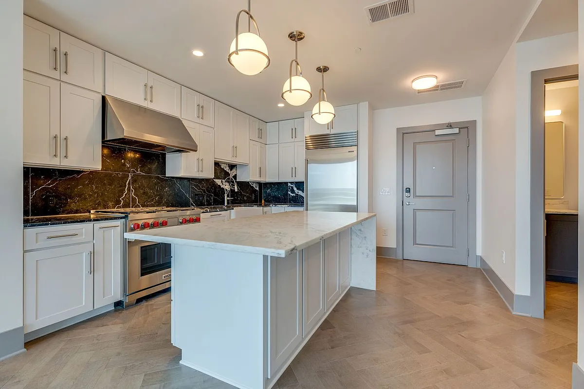 Building Photo - 1616 W End Ave #2803