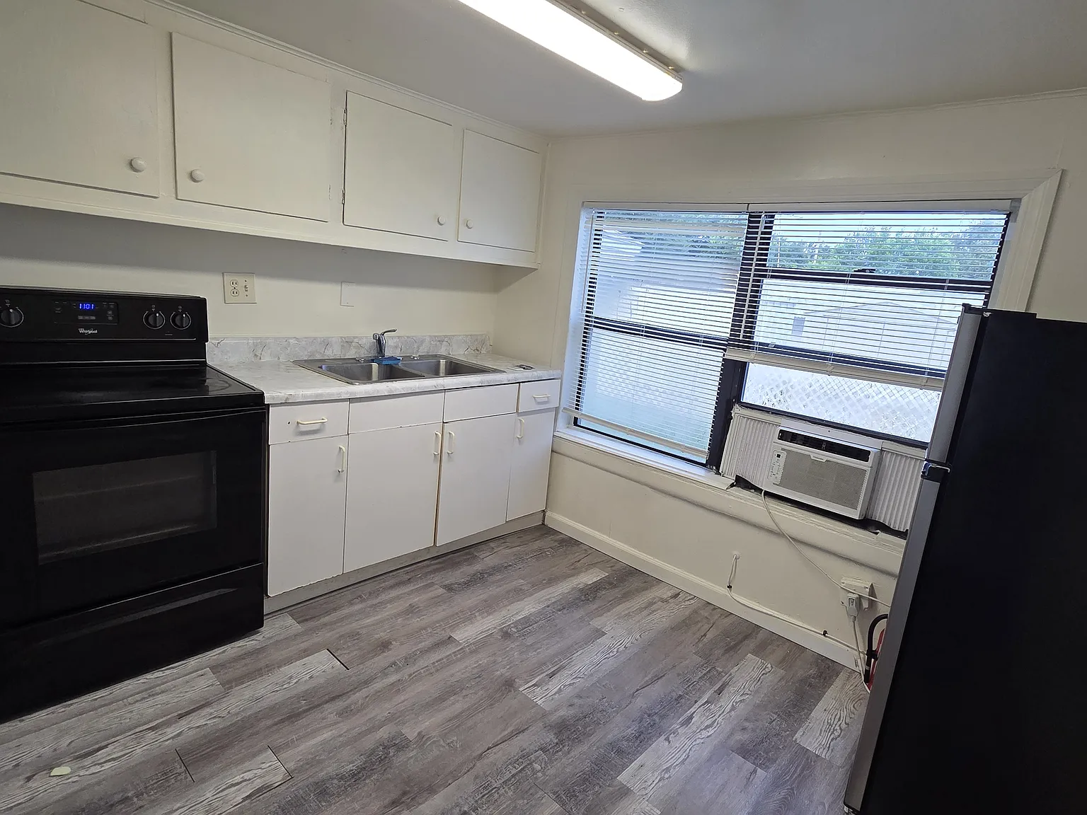 1 bed, 382 sqft, $990 — Photo 2