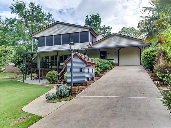 3rd image of 4713 Great Oaks Dr