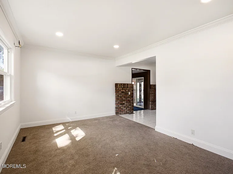 328 Aldrich Rd — Photo 5