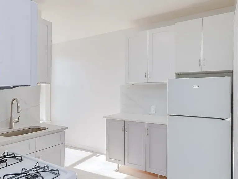 298 Princeton Ave #2F — Photo 6