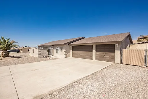 2271 Rainbow Ave N Photo 1