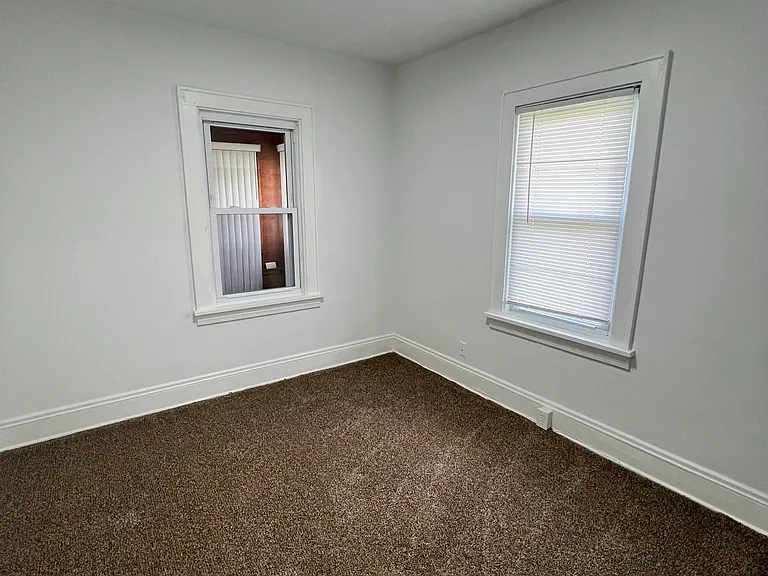 725 Hudson Ave — Photo 7