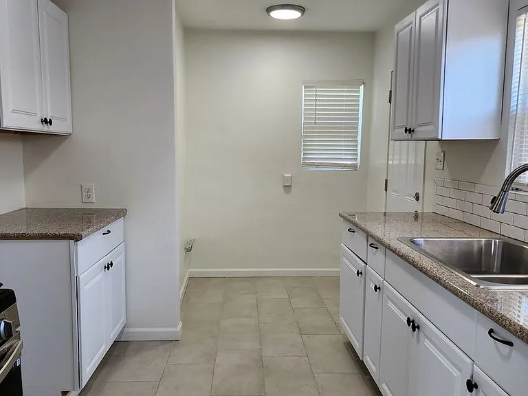 2309 Manor St — Photo 5