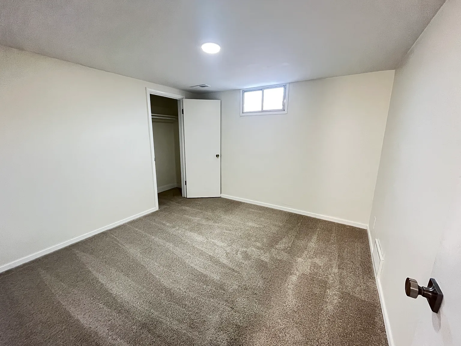 Hillcrest Basement Apartment — Photo 4