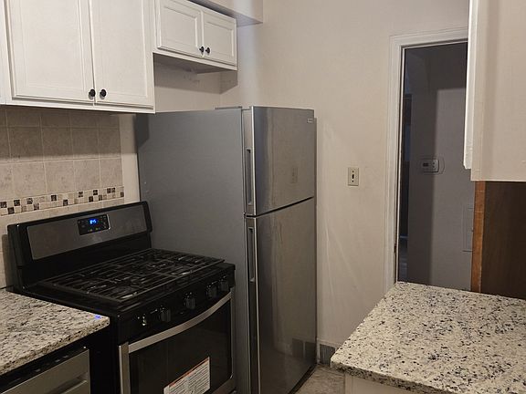 4th image of 17960 Glendale St