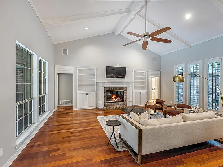 12119 Larchgate Dr — Photo 2