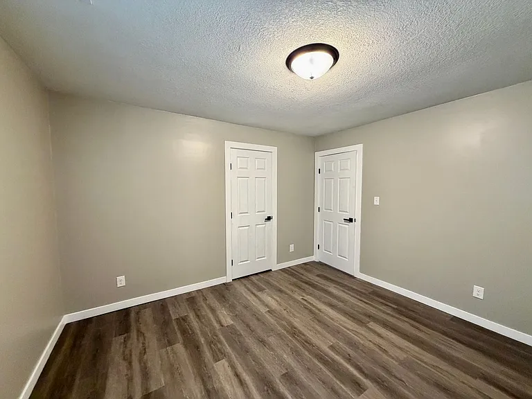1755 S Greenwood Ave — Photo 12