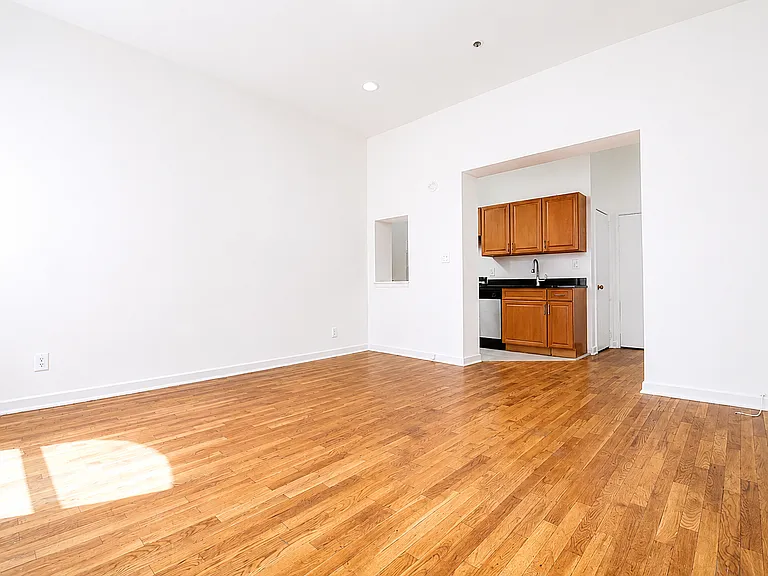 131 E 83rd St #5B — Photo 3