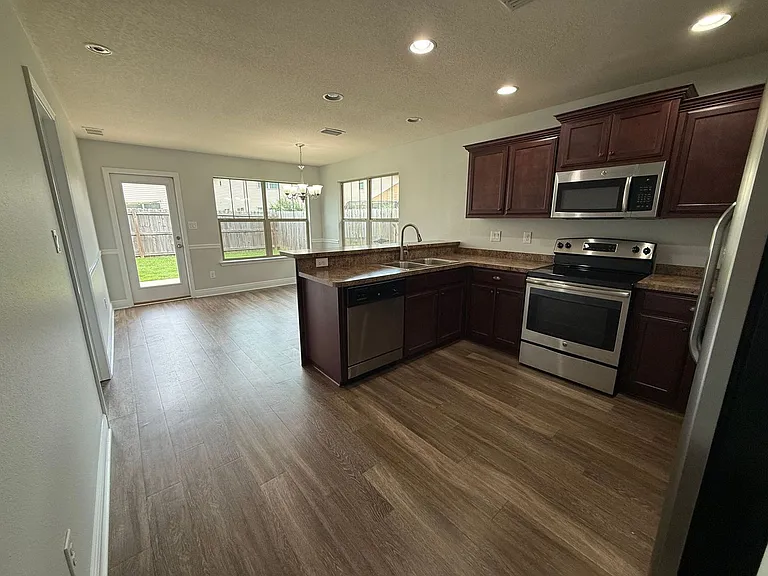 3881 Weatherstone Cir — Photo 6
