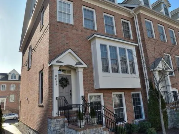 10633 Yorktown Dr, Fairfax, VA 22030
