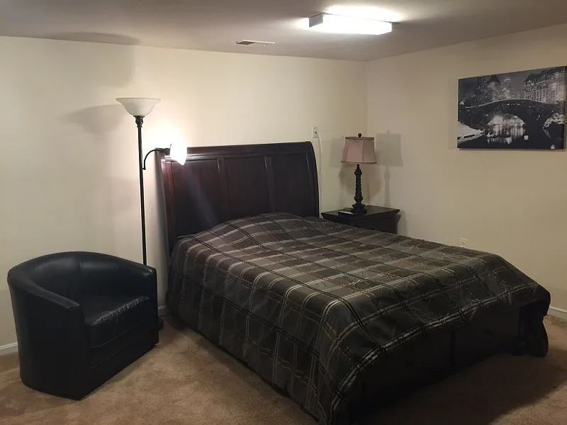 3 bed, 3.5 bath, 2100 sqft, $950 — Photo 1