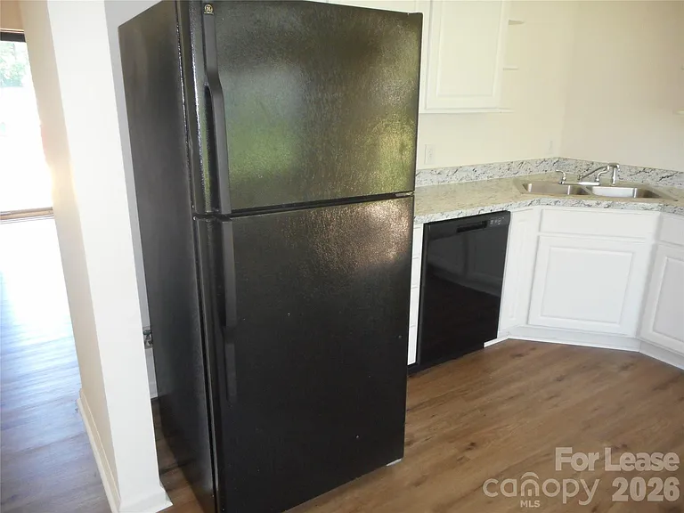 5901 Meadow Hill Dr — Photo 5