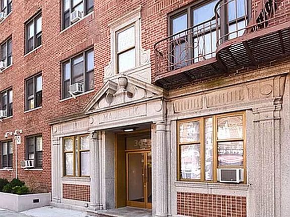 5th image of 3660 Waldo Ave #4U